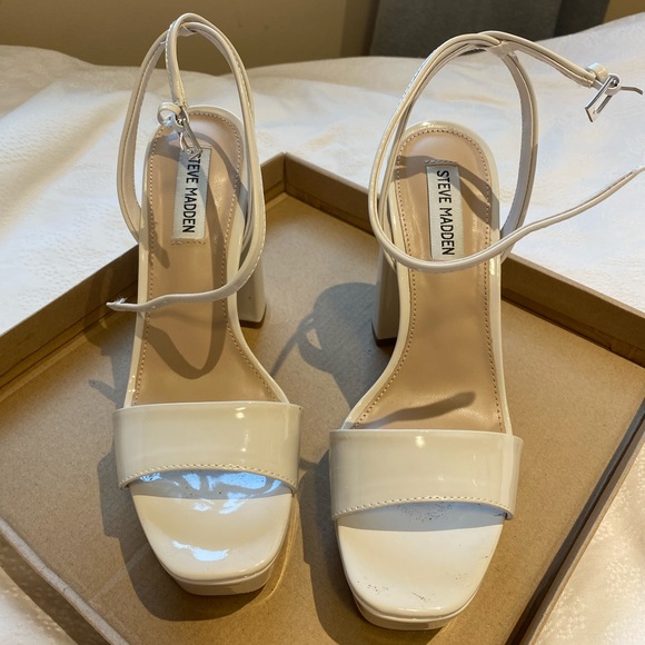 Steve Madden Lessa ‘Bone’ Patent Platform Heel - Picture 2 of 4